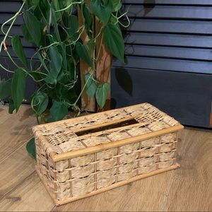 - Vintage rattan tissue holder decor
